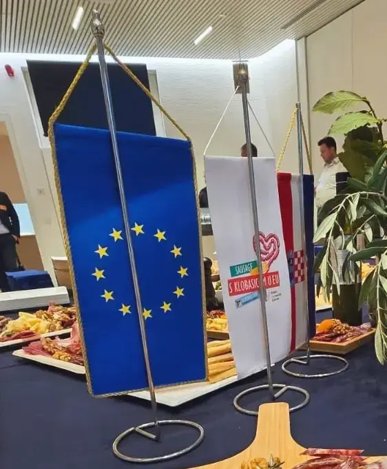 94. S klobasicom u EU (Inoxaur Table)